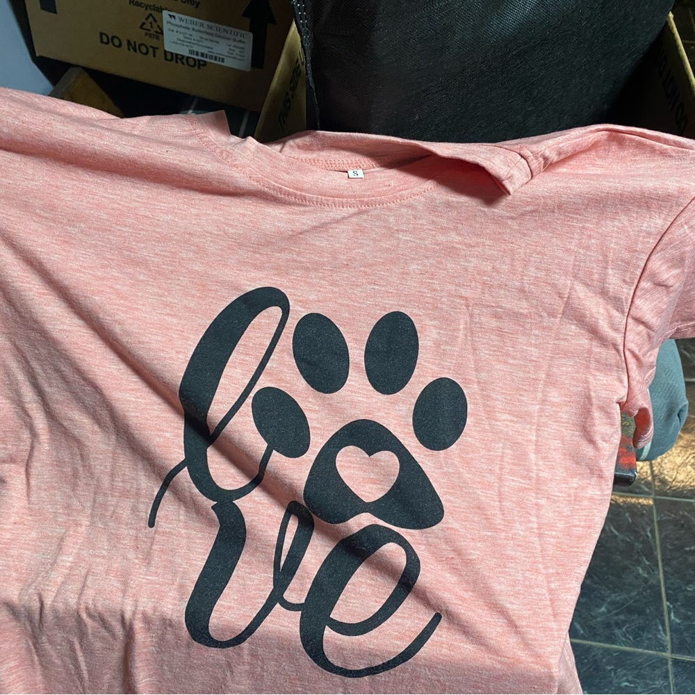 L🐾ve T-shirt